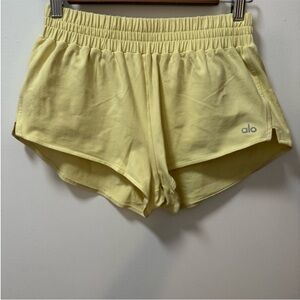 ALO Yoga Yellow Elastic-Waist Women’s Shorts